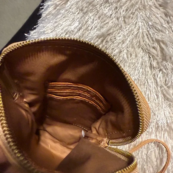 HOBO-Genuine Leather Nila Crossbody - Picture 6 of 7